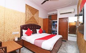 Oyo 29304 Hotel Pooja