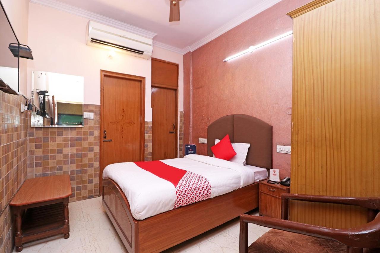 Oyo 29304 Hotel Pooja Yamuna Nagar Exterior photo